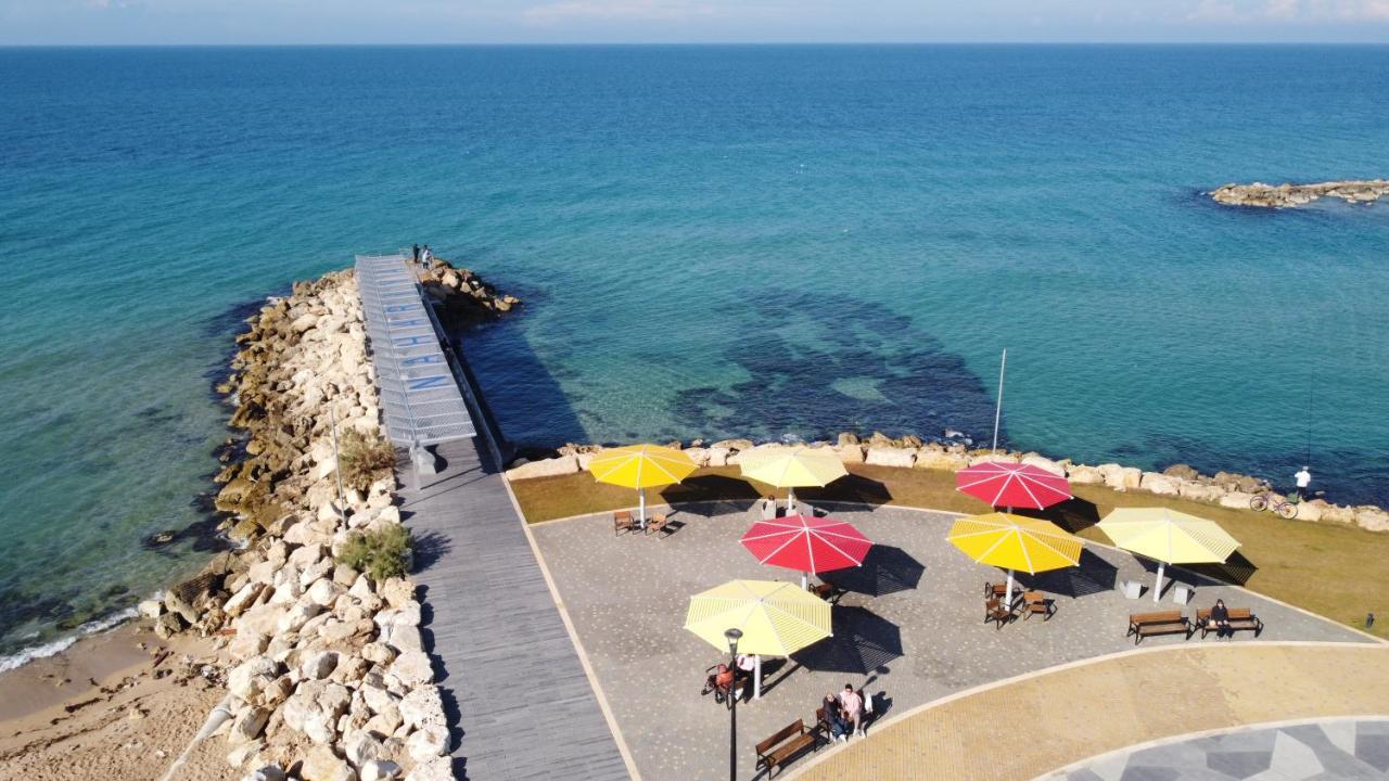Breezot Yam Hotel Нахария Екстериор снимка