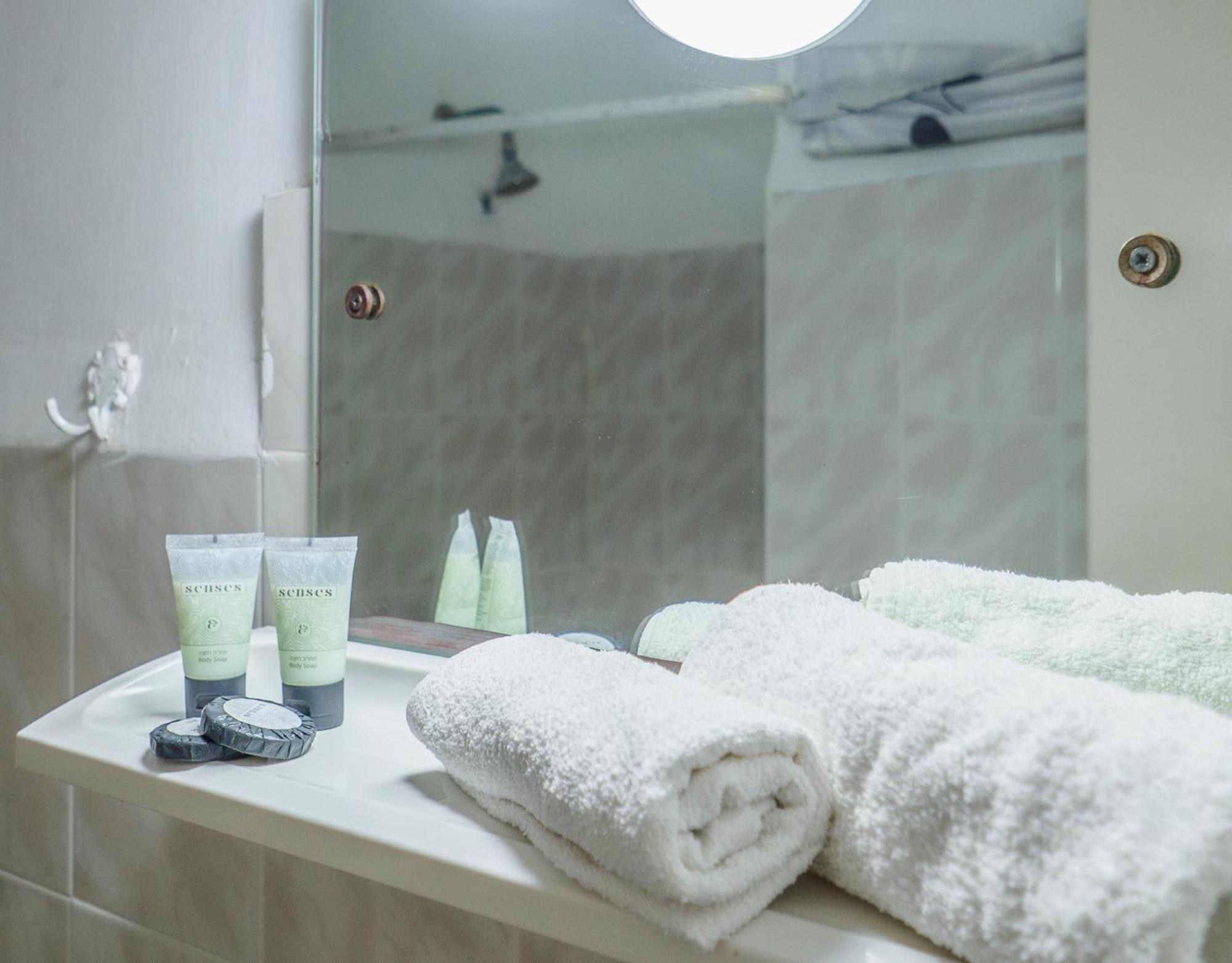 Breezot Yam Hotel Нахария Екстериор снимка